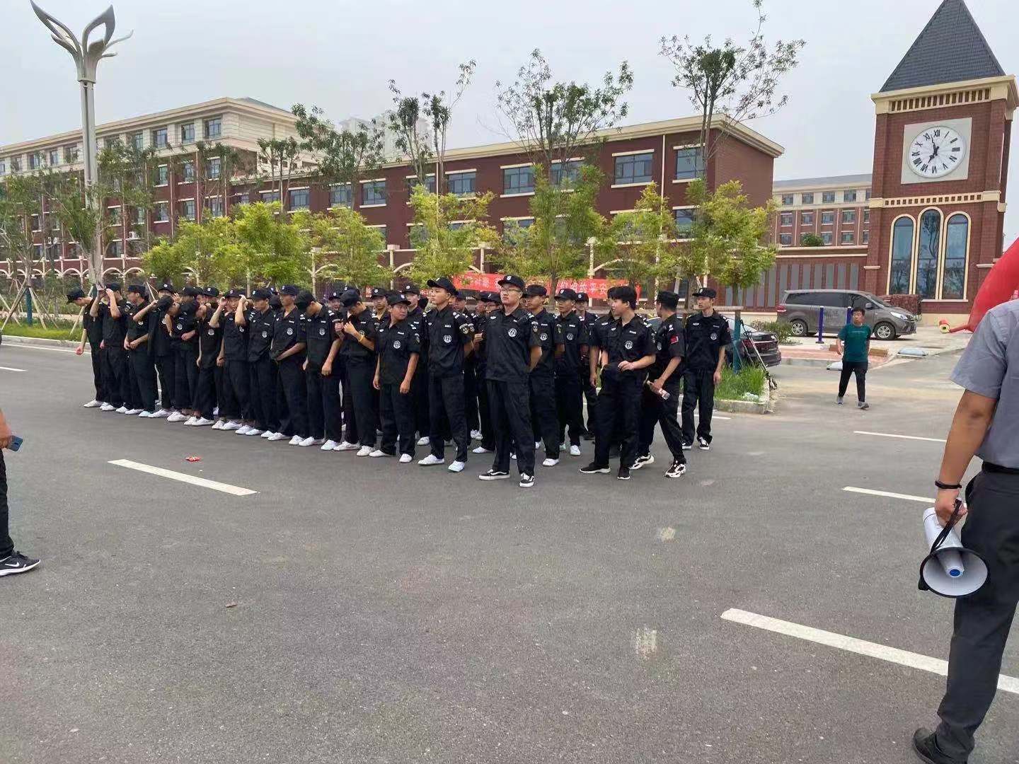 適合大廈寫(xiě)字樓的保安一般具有怎樣的身體素質(zhì)？大名保安公司